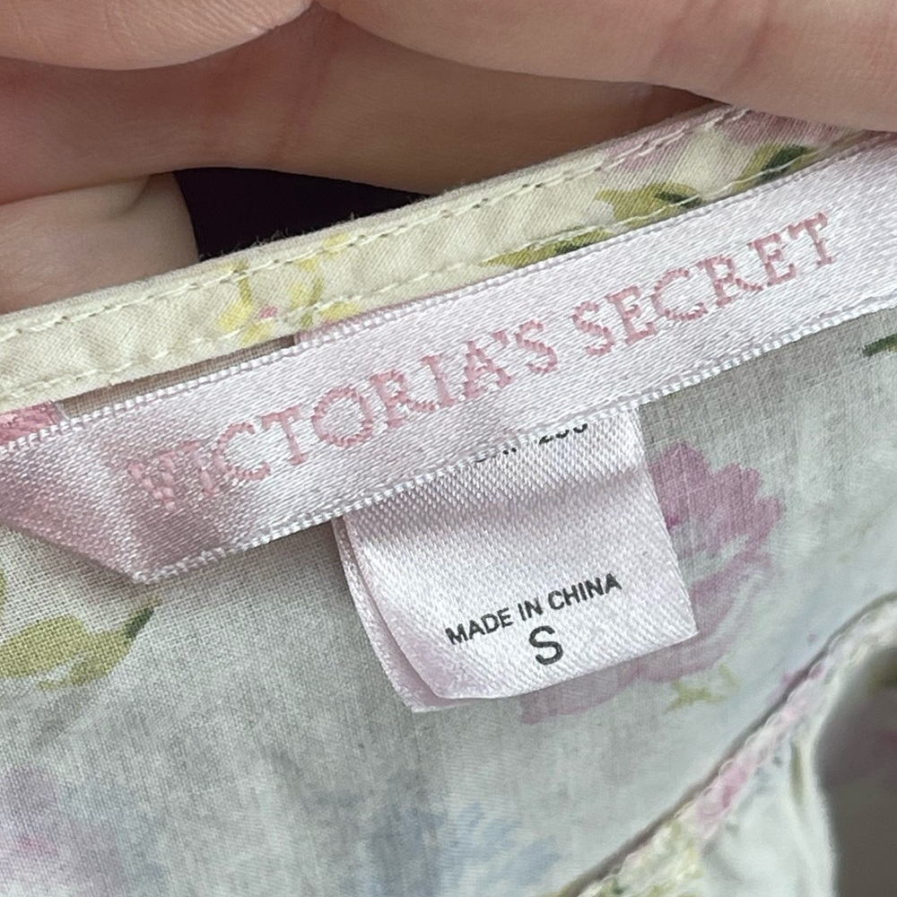 Victorias Secret size small vintage cotton nightgown *missing button* - Picture 6 of 7